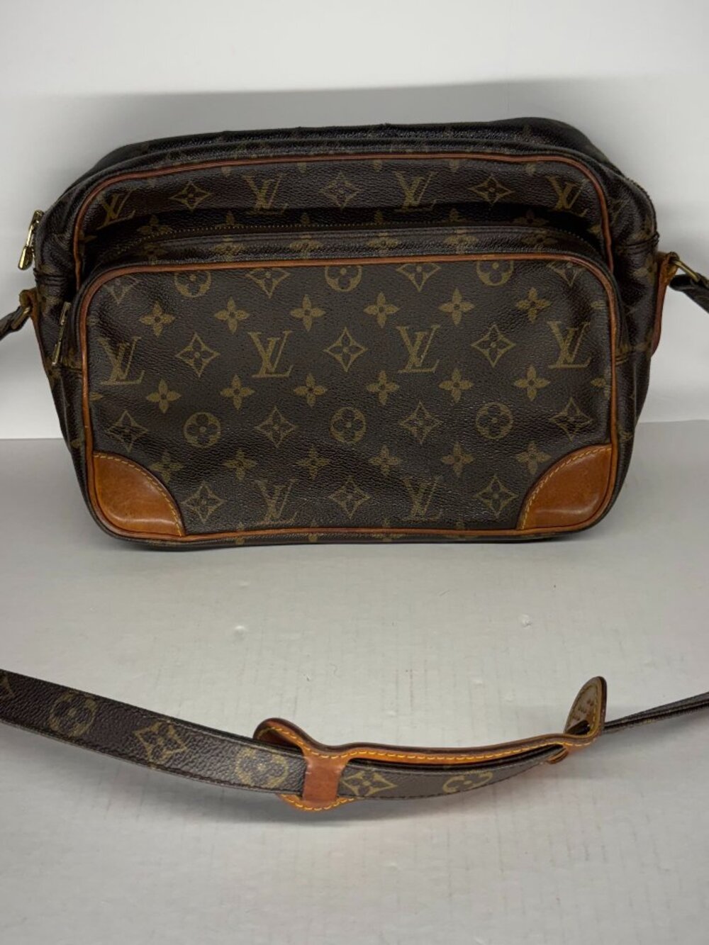 VINTAGE LOUIS VUITTON MONOGRAM NILE CROSSBODY BAG